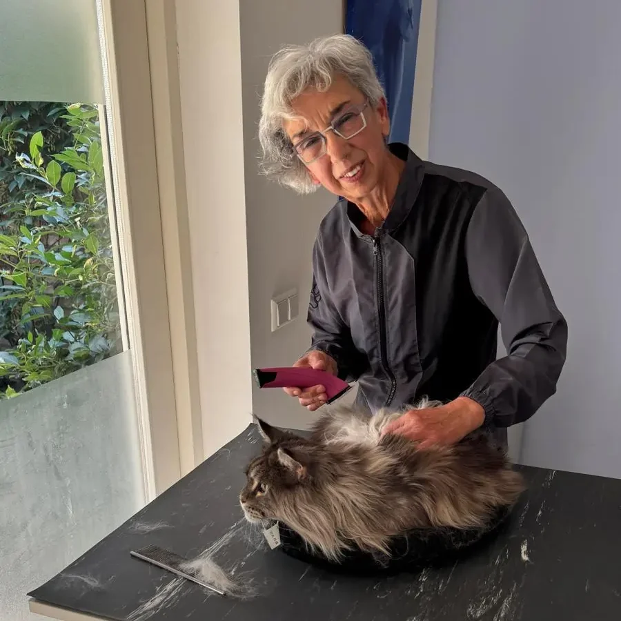 Sonja aan het trimmen